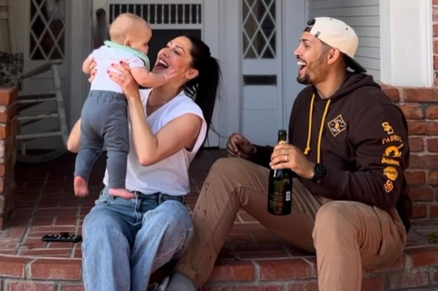 Bachelor in Paradise’s Becca Kufrin, Thomas Jacobs Have a good time Shopping for New Home