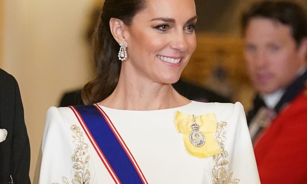 Why a New Portrait of Kate Middleton Has the Web Divided