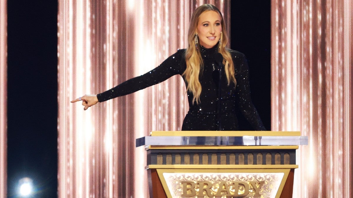 Nikki Glaser Roasts Kevin Hart’s ‘Sh–ty’ Films