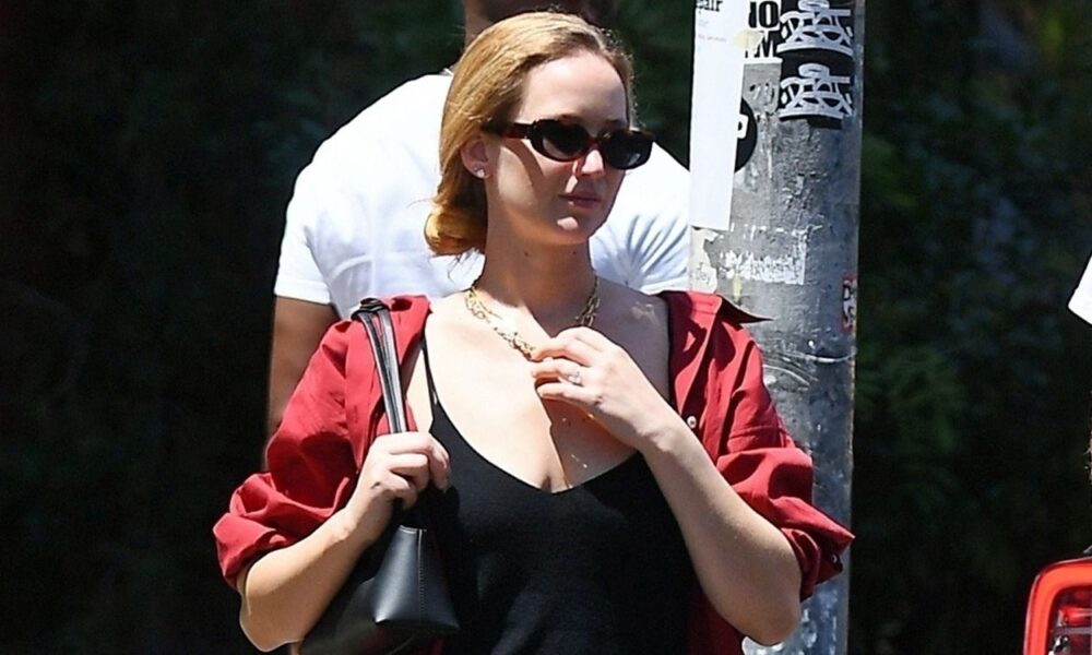 Jennifer Lawrence Wore the Staple Bag Everybody Wants