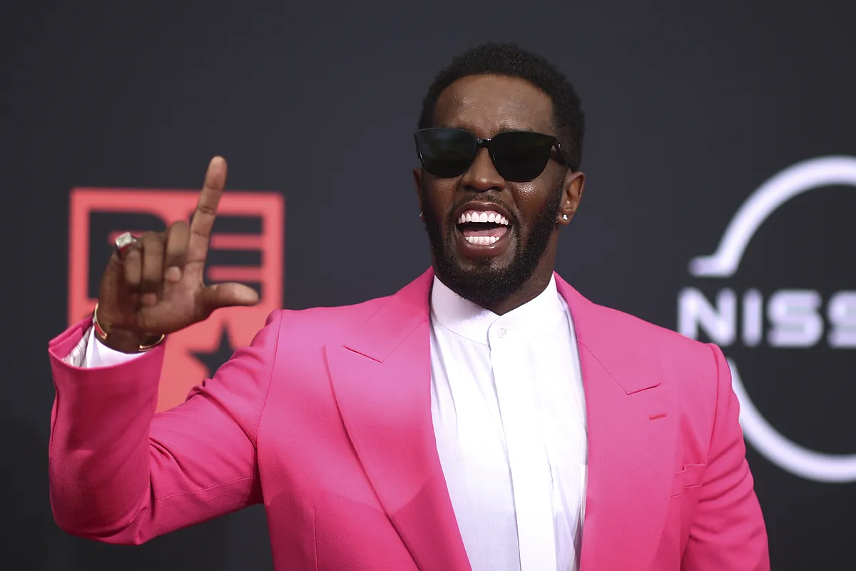 Diddy reappears as if nothing is occurring and really completely satisfied having fun with Los Angeles Diddy reappears as if nothing is occurring and really completely satisfied having fun with Los Angeles