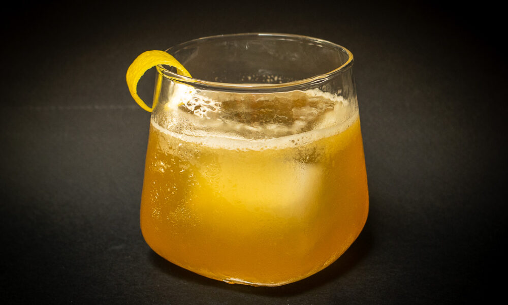 Gold Rush Cocktail: Bourbon Bliss