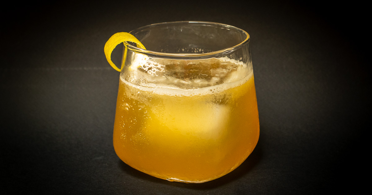 Gold Rush Cocktail: Bourbon Bliss Gold Rush Cocktail: Bourbon Bliss