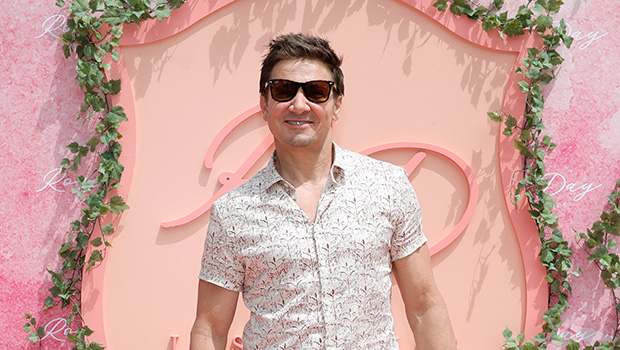 Jeremy Renner Exhibits Scars From Lethal Snomobile Accident: Photographs – Hollywood Life