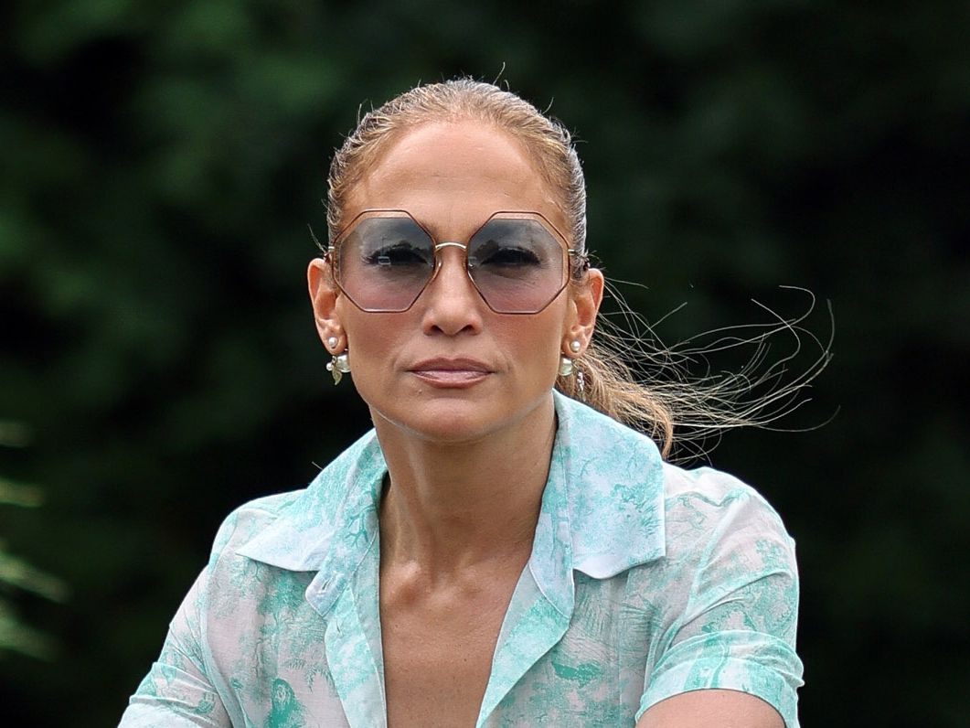 Jennifer Lopez’s Hollywood-Favourite Shoe Featured 1 Sensible Element
