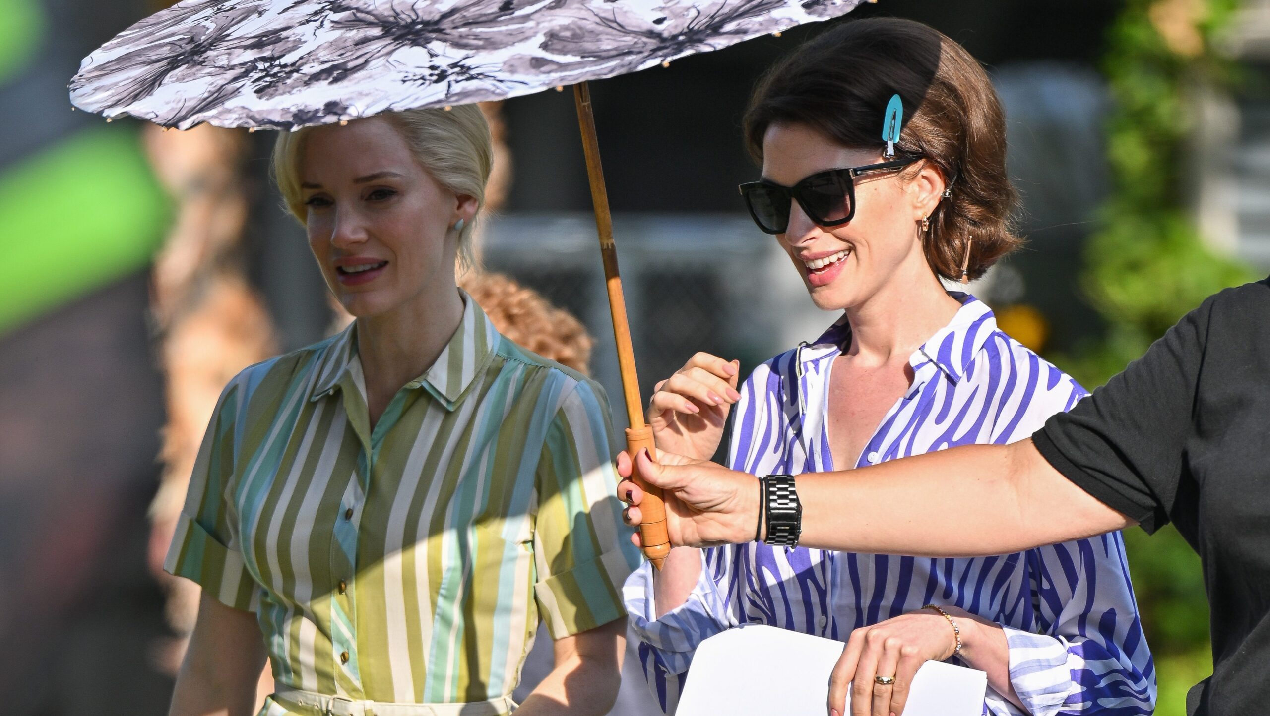 Anne Hathaway & Jessica Chastain Debut ‘Mom’s Intuition’ Trailer – Hollywood Life