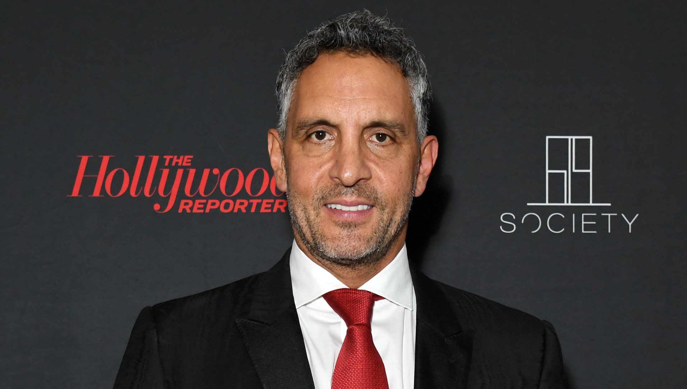 Mauricio Umansky Noticed Greeting Unidentified Lady With A Kiss – Hollywood Life Mauricio Umansky Noticed Greeting Unidentified Lady With A Kiss – Hollywood Life