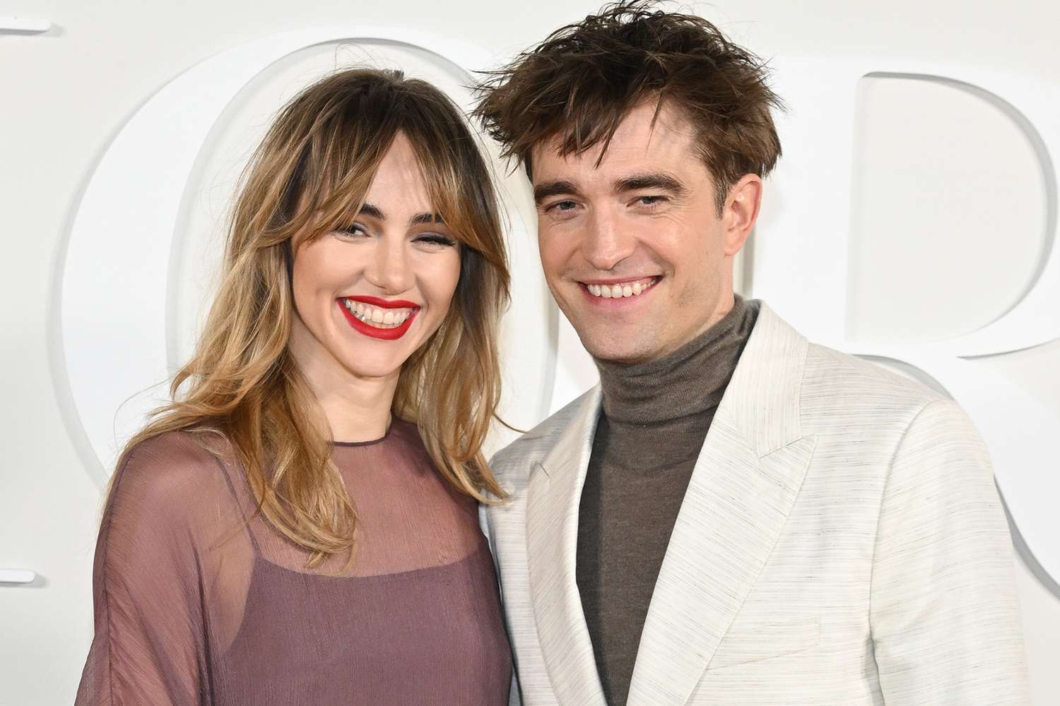 Suki Waterhouse Recollects ‘Very Intense’ Manner She Met Robert Pattinson Suki Waterhouse Recollects ‘Very Intense’ Manner She Met Robert Pattinson