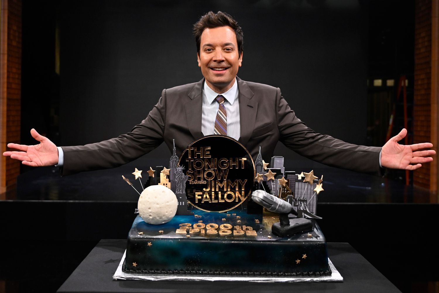 Behind the Scenes of Jimmy Fallon’s 2000th ‘Tonight Present’ Episode (Unique) Behind the Scenes of Jimmy Fallon’s 2000th ‘Tonight Present’ Episode (Unique)