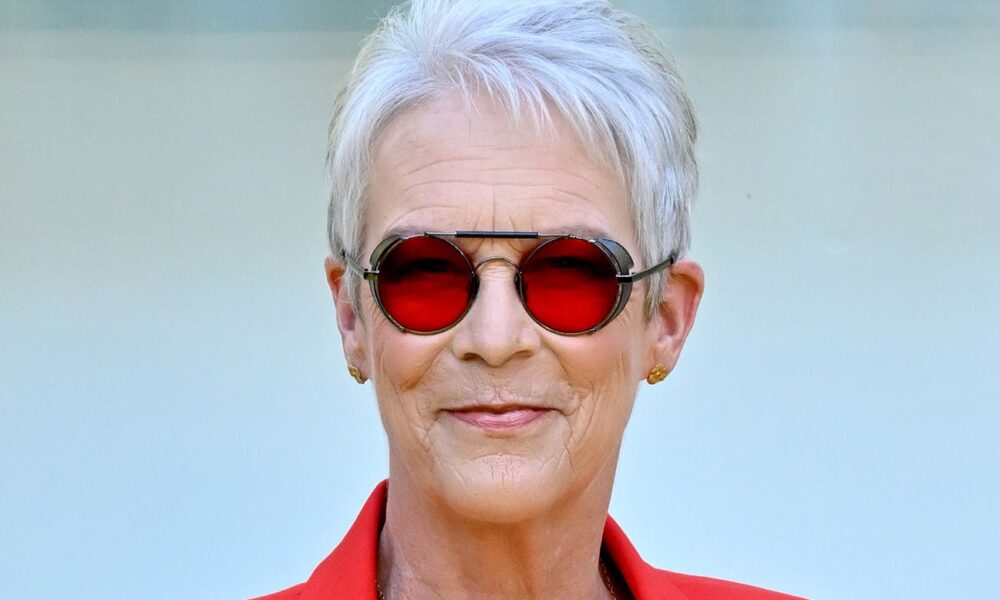 Jamie Lee Curtis Wore the 1 Shoe Fashion That Would Survive My Closet Purge