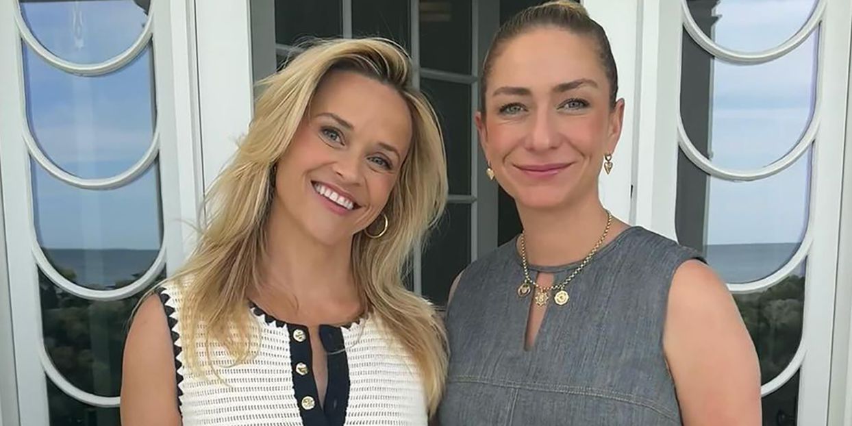 Reese Witherspoon Can’t Cease Carrying Summer season-to-Fall Crochet Clothes