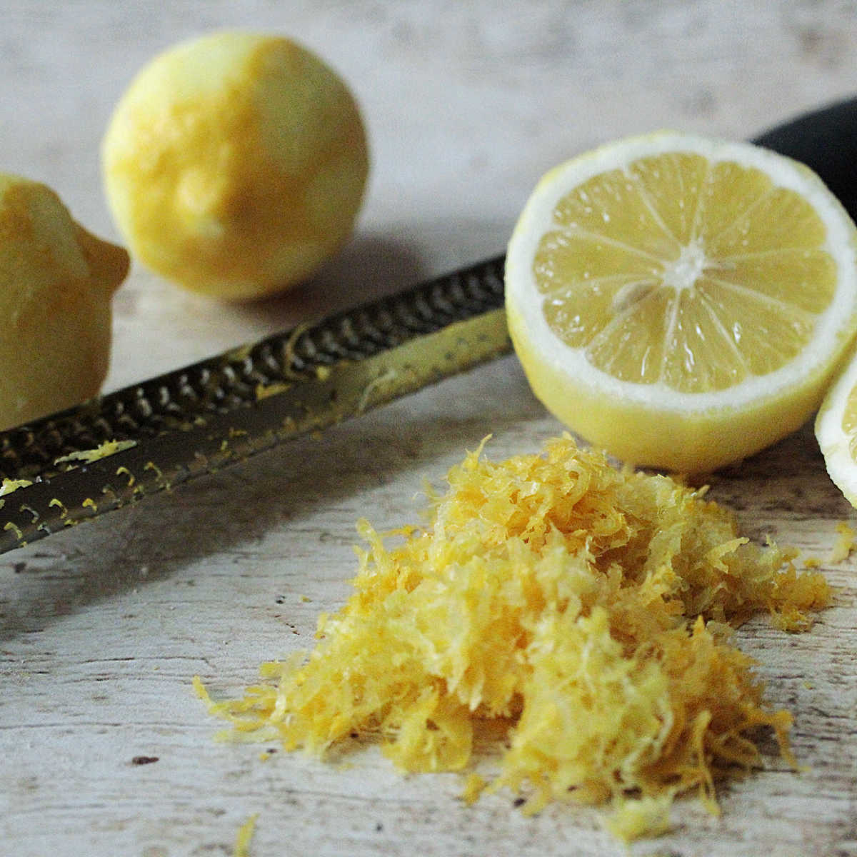 Easy methods to zest a lemon like a professional Easy methods to zest a lemon like a professional