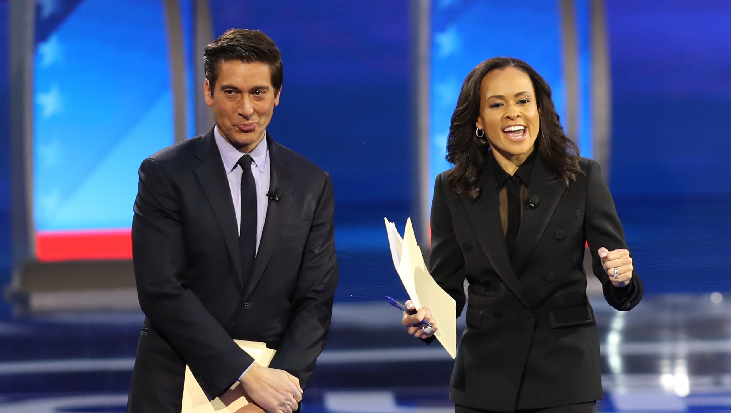 Who Are the Debate Moderators? Meet David Muir and Linsey Davis – Hollywood Life Who Are the Debate Moderators? Meet David Muir and Linsey Davis – Hollywood Life