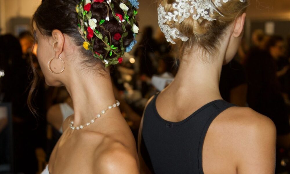 Easy methods to Obtain the “Romantic Parisian” Hair Pattern from NYFW