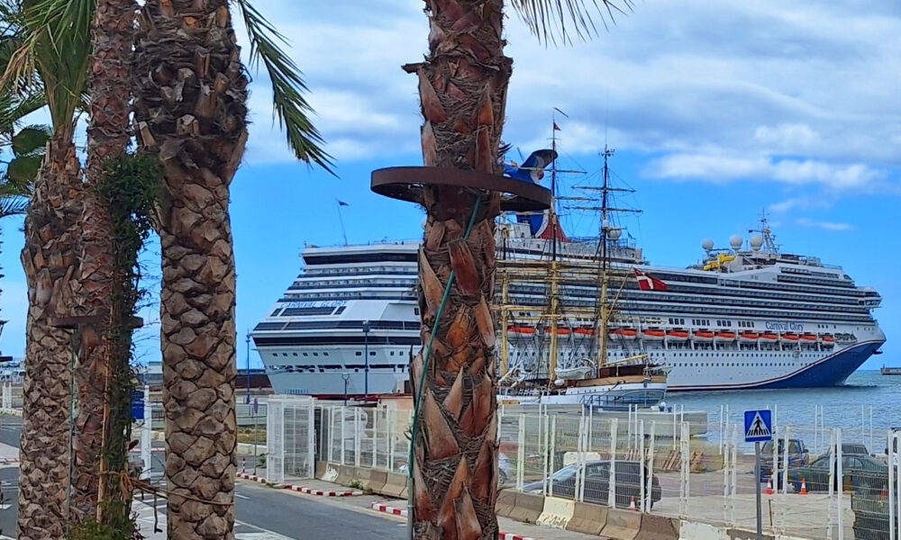 Neither Delta, Nor Carnival Cruise Line Was at Fault Over This Silly Transfer by the Passengers! Do You Agree?
