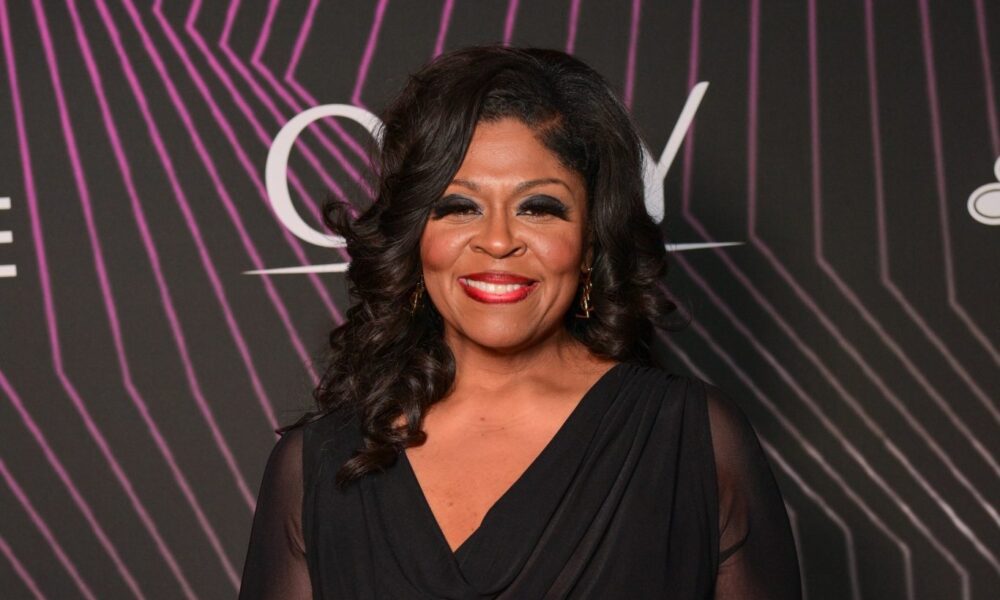 Kim Burrell Asks Church Crowd Not To Sing With Her (VIDEO)