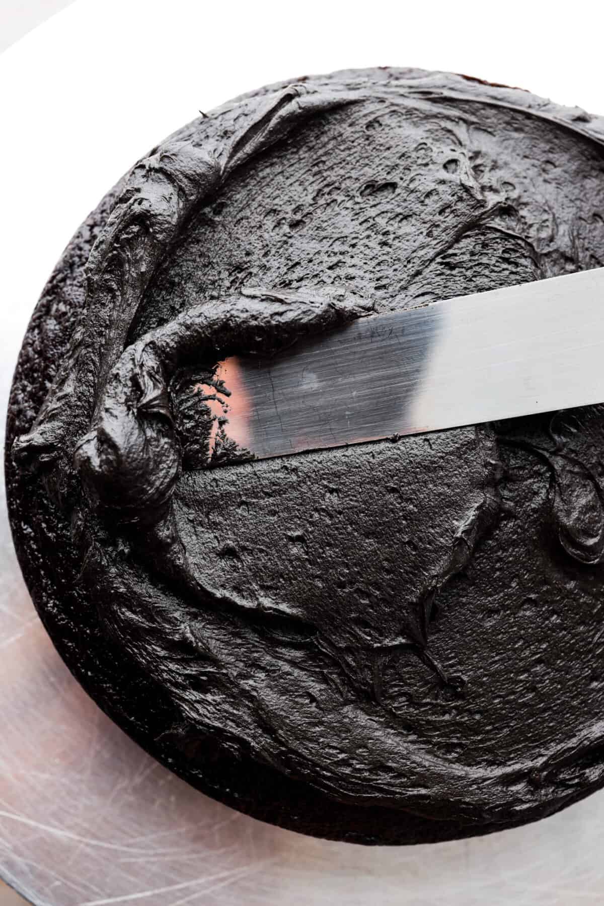 Black Frosting That Would not Stain| The Recipe Critic