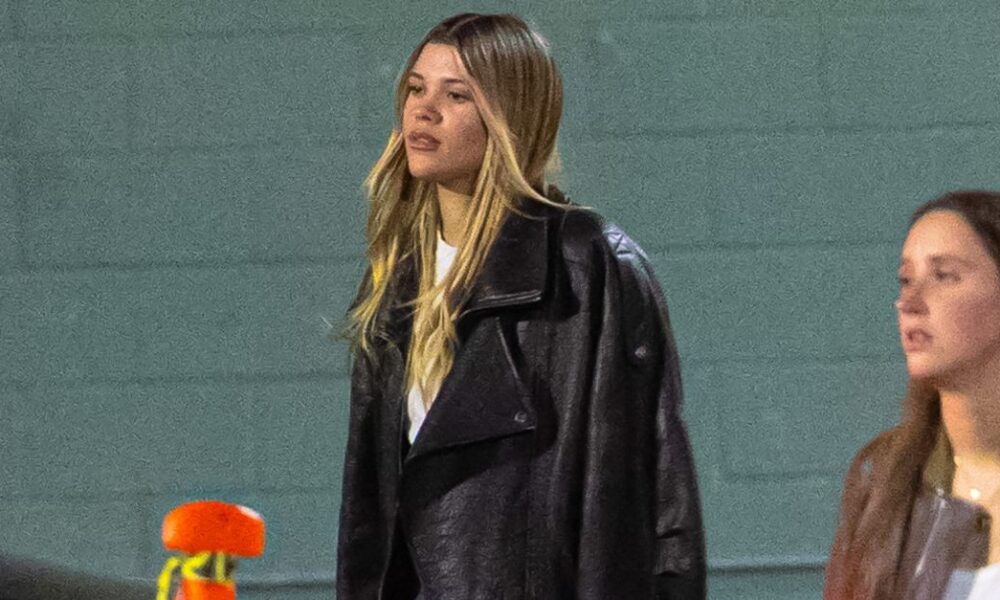 Sofia Richie Styled An Outsized Leather-based Bomber Jacket And Denims Within the Coolest Method