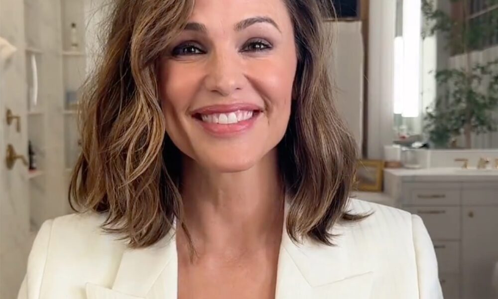 Jennifer Garner Is Thriving in Iconic 13 Occurring 30 Halloween Costume