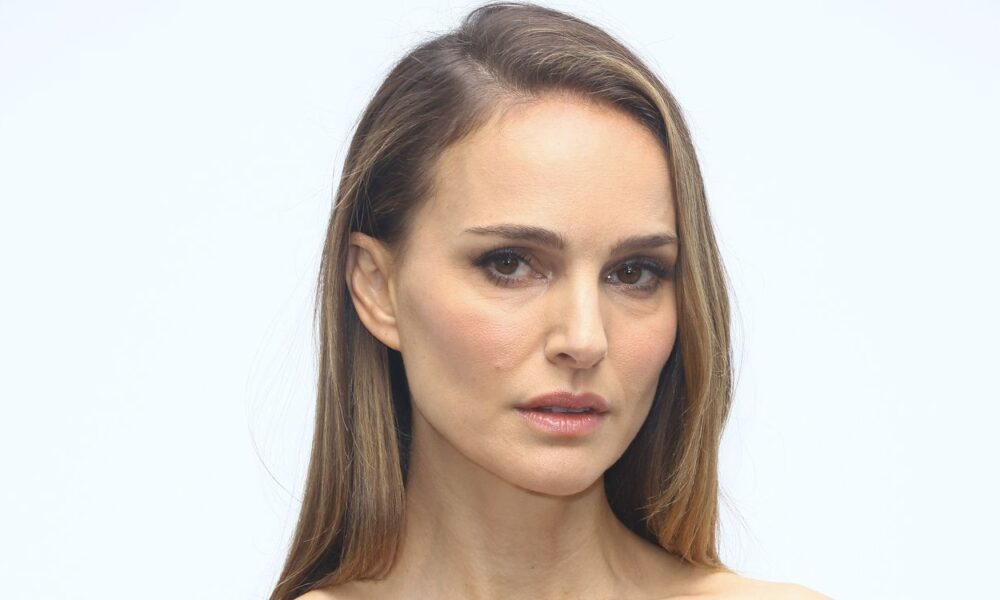 Natalie Portman Pairs a Plunging Velvet Robe with Fall Lob