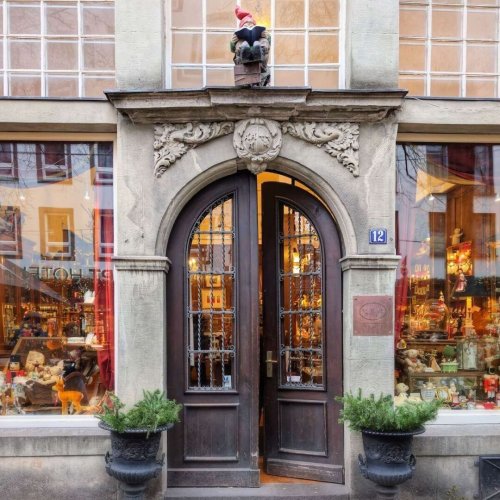 Open the Door of the Week – Theme = Cologne Christmas Doorways