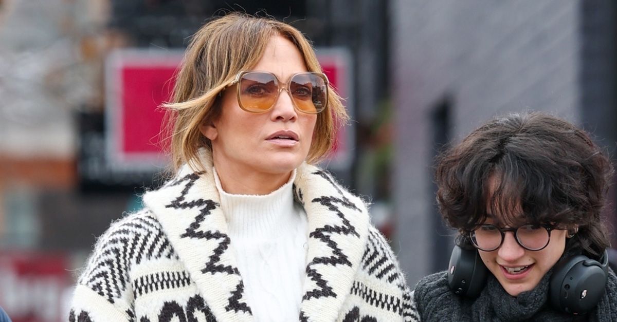 Jennifer Lopez Wore an Après-Ski Cardigan Pattern in Aspen
