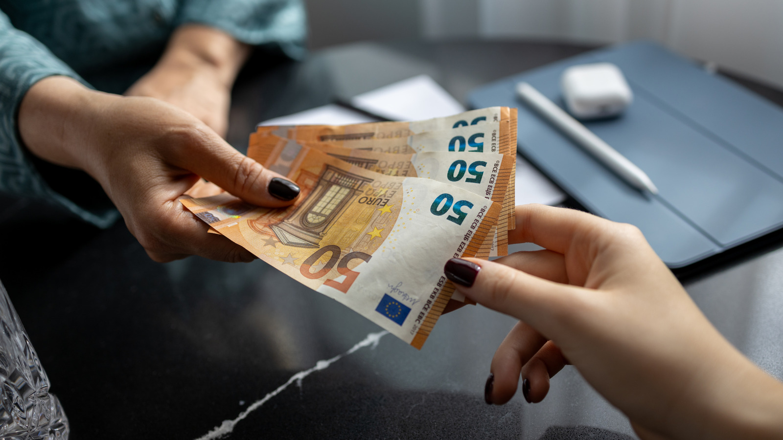 American Tipping Habits That Are Thought of Impolite In Germany, In accordance To Rick Steves American Tipping Habits That Are Thought of Impolite In Germany, In accordance To Rick Steves