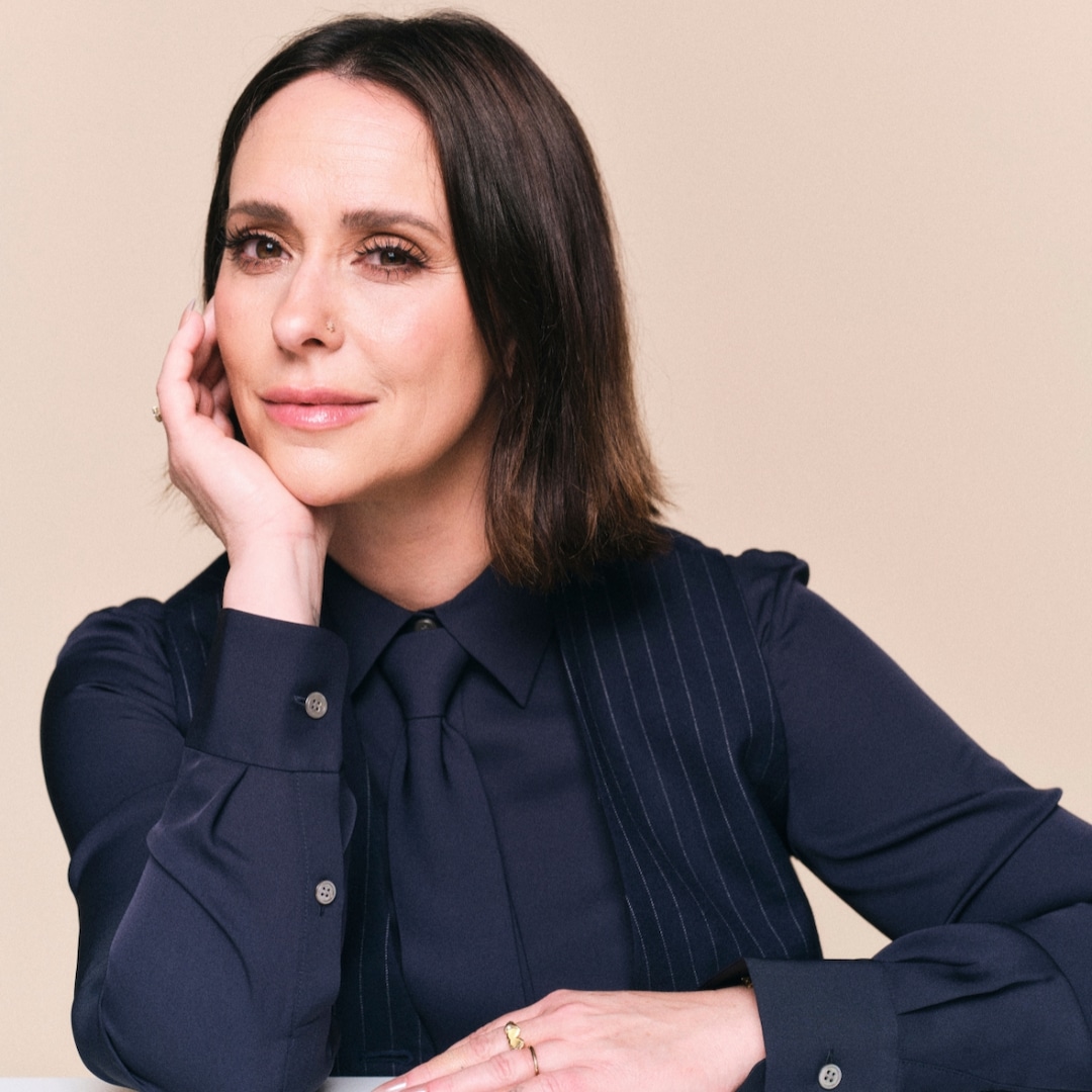 Jennifer Love Hewitt Says This 90s Pattern Is the Good Vacation Reward