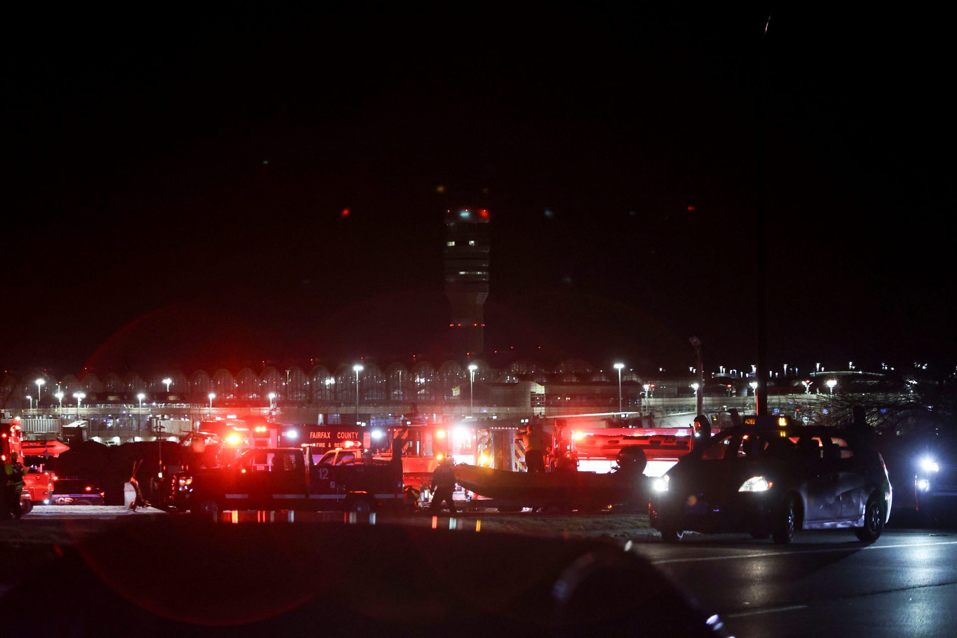 American Airways Jet & Military Helicopter Collide Midair In D.C.