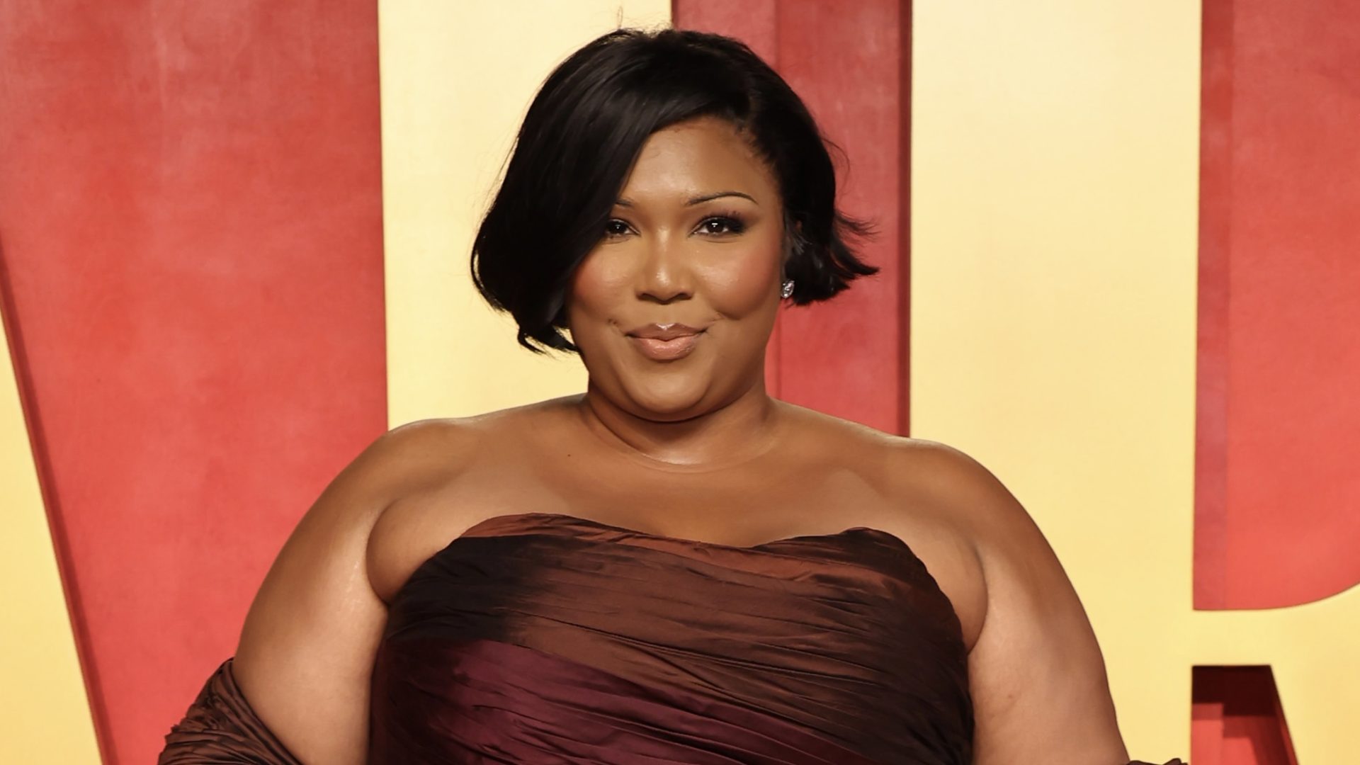 Lizzo Shares PHOTOS After Reaching Her Aim Weight