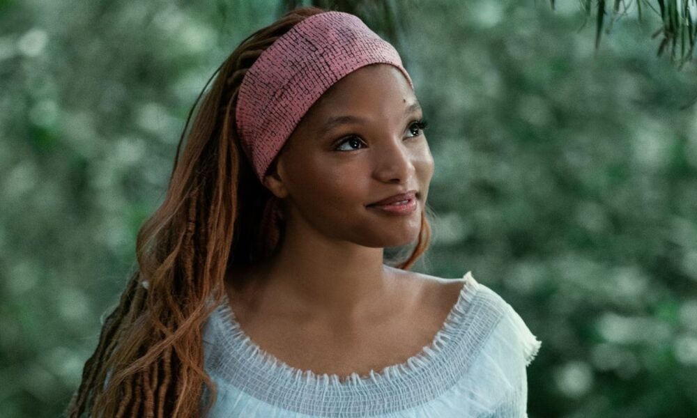 Halle Bailey Rocked A Lengthy Black Costume For New 12 months’s Eve, However I Nonetheless Can’t Determine Out How It Stayed On