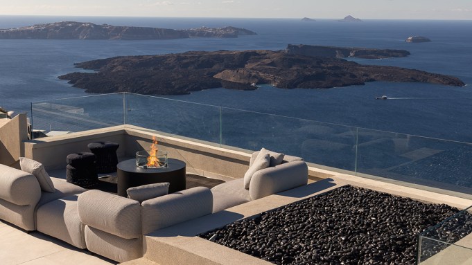 Mandarin Oriental Distinctive Houses Unveils Villa Aegean on Santorini