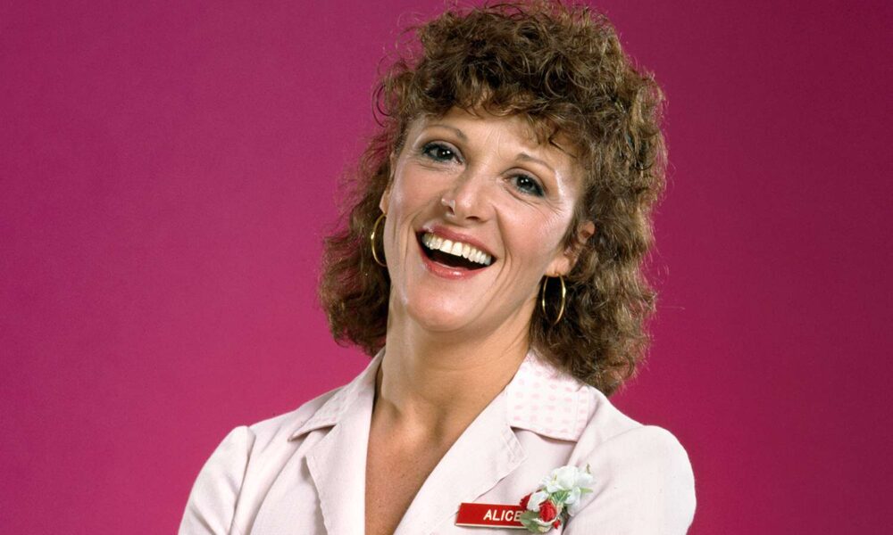 Linda Lavin, ‘Alice’ Star and Tony Award Winner, Lifeless at 87