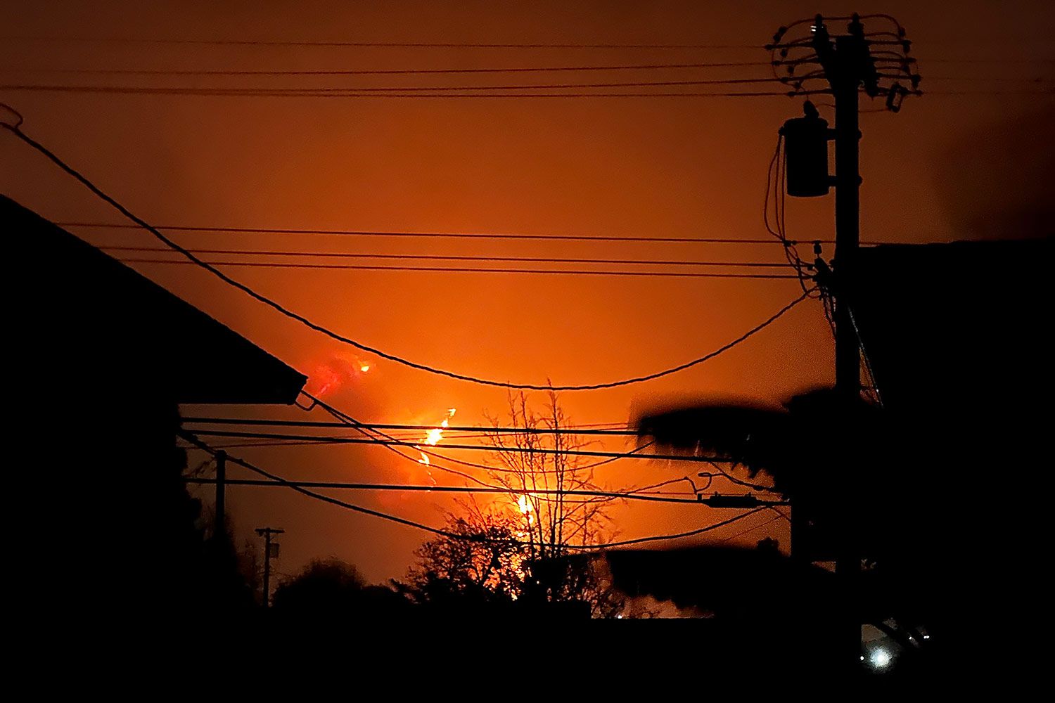 Girl Shares View of California Fires from Window (Unique) Girl Shares View of California Fires from Window (Unique)