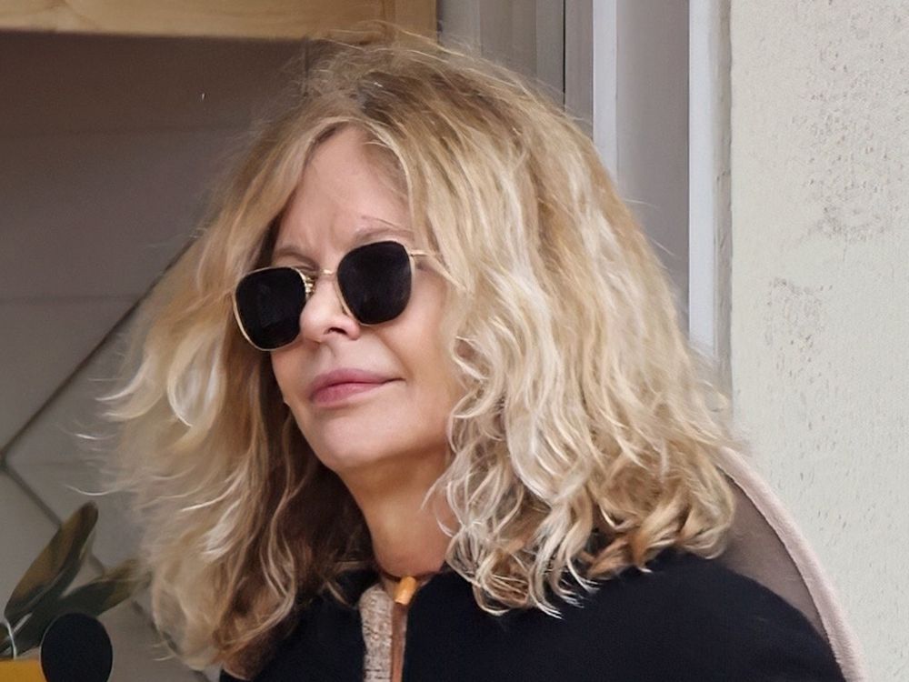 Meg Ryan’s Anti-White Sneakers Are Truly the Most Genius Spring Model Hack