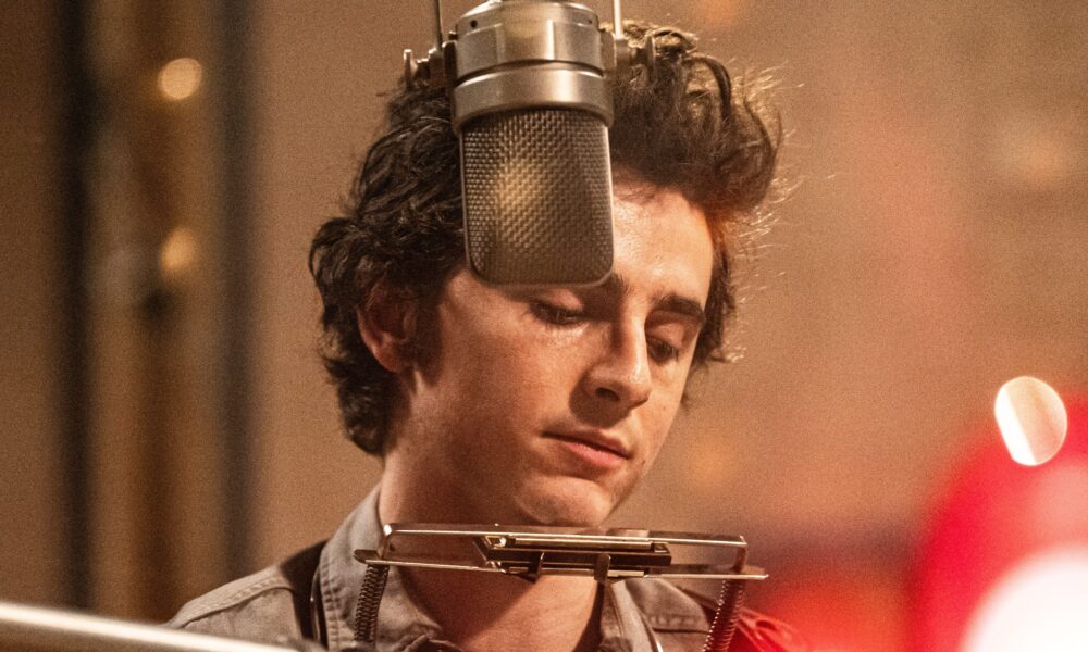 Did Timothee Chalamet Sing as Bob Dylan in ‘A Full Unknown’? – Hollywood Life