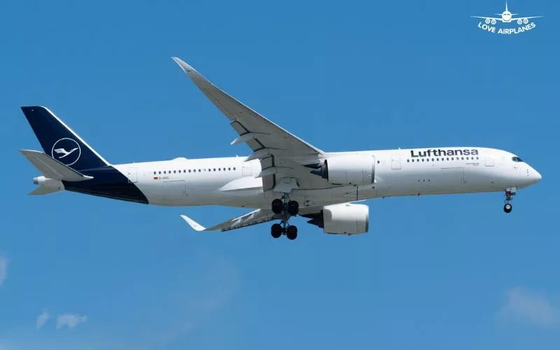 Lufthansa now gives long-haul passengers free messaging companies on flight