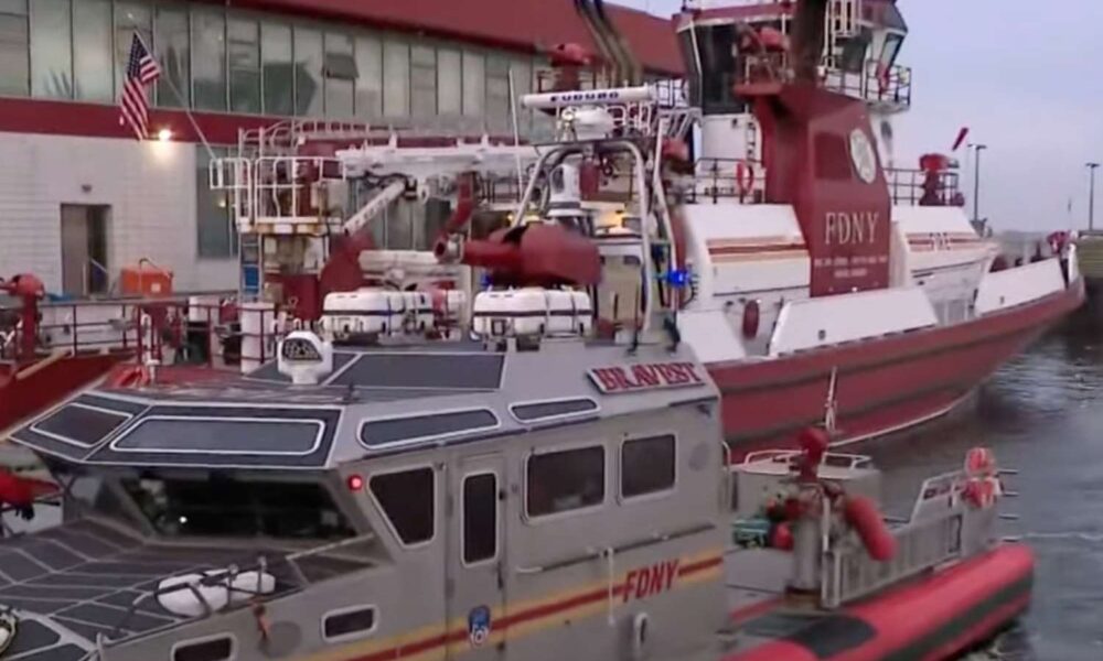 3 Useless, 2 Injured and 1 Lacking Boat Sinks off Staten Island: Reviews