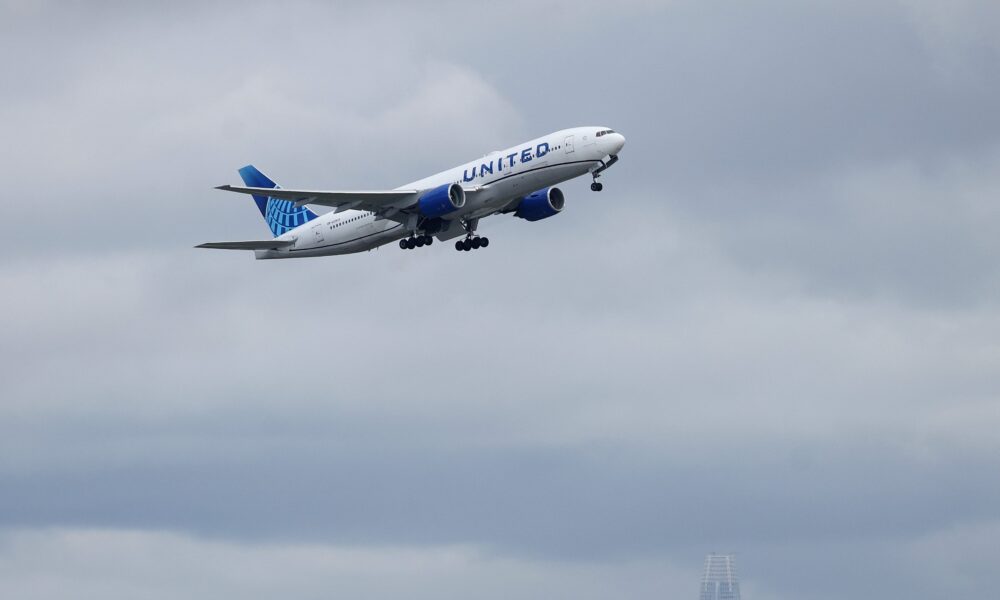 United Airways Pilot Turns Airplane Round For His Forgotten Passport