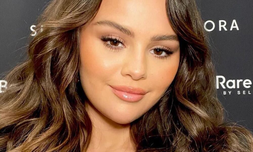 Selena Gomez Wore This  Cherry-Pink Nail Polish