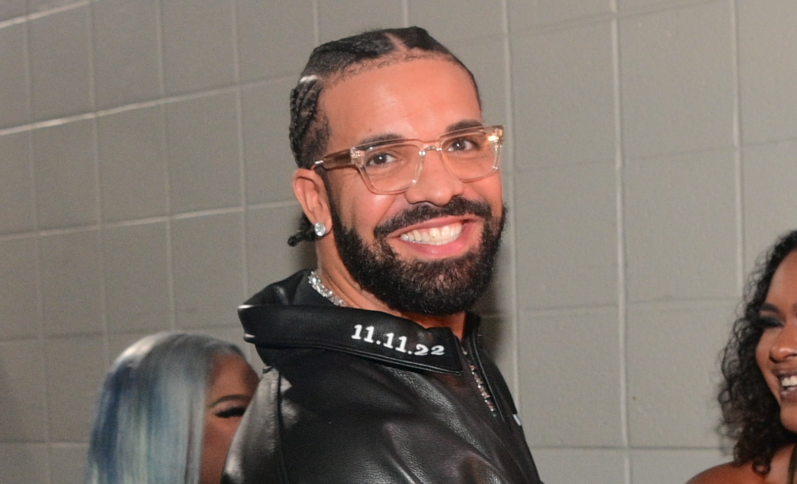 Drake Allowed To Entry Kendrick’s Contract Amid UMG Swimsuit Drake Allowed To Entry Kendrick’s Contract Amid UMG Swimsuit