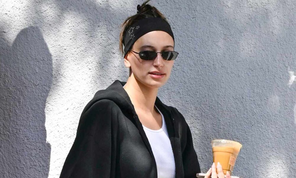 Foldover Yoga Pants Are a Hailey Bieber-Worn Y2K Development