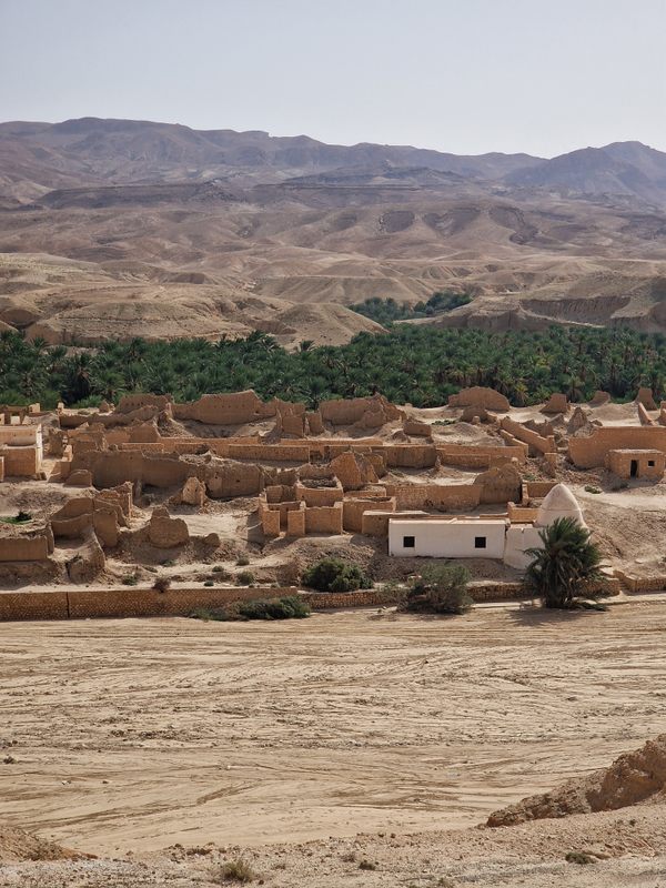 Tamaghza El Gdima (Deserted Village of Tamerza) Tamaghza El Gdima (Deserted Village of Tamerza)