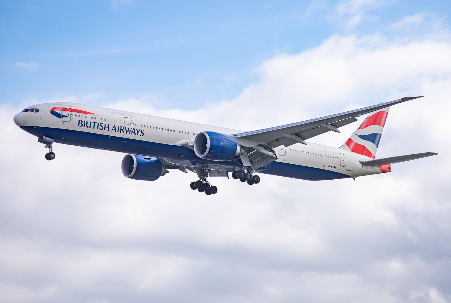 Flight with ‘Fumes within the Cabin’ Makes Emergency Touchdown in Boston Flight with ‘Fumes within the Cabin’ Makes Emergency Touchdown in Boston