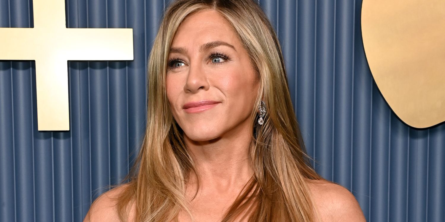 Jennifer Aniston Makes use of Westman Atelier’s Complexion Drops