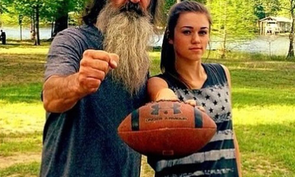 Duck Dynasty’s Sadie Robertson Particulars Phil Robertson’s Last Days 