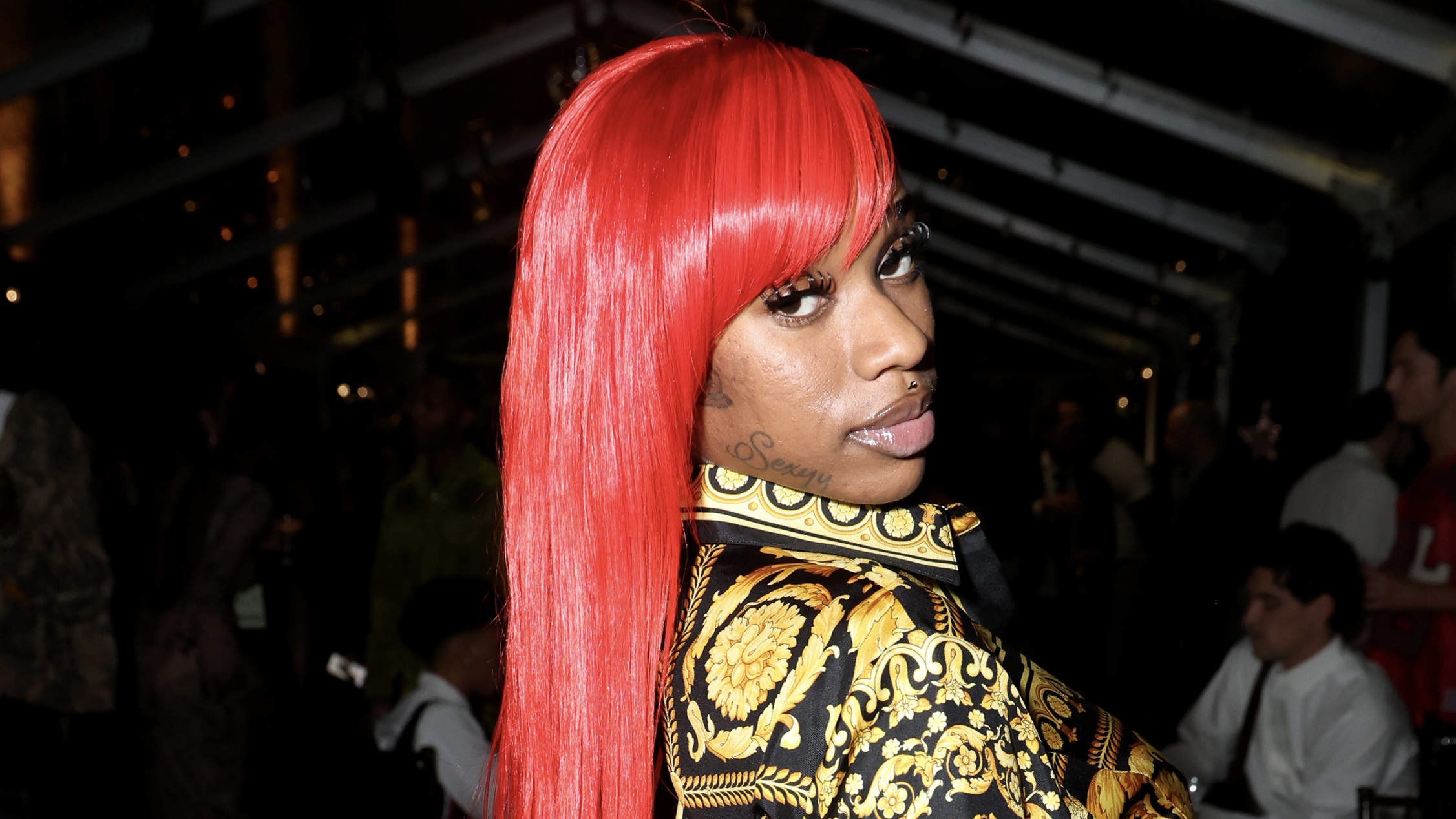 New Coiffure, Social Media Calls “Hood Harley Quinn” New Coiffure, Social Media Calls “Hood Harley Quinn”