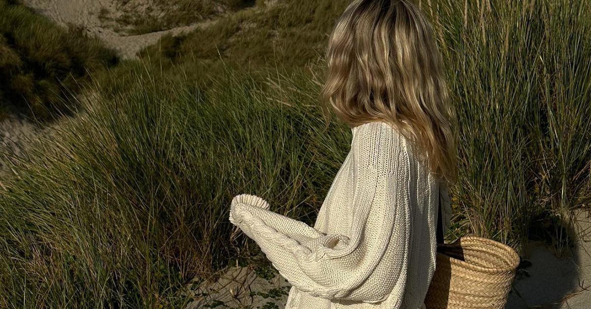 Learn how to Put on the Cotton-Sweater Summer time 2025 Pattern Like a European