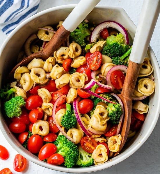 Tortellini Pasta Salad (Simple Summer time BBQ Facet Dish)