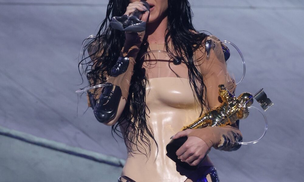 Katy Perry Responds to Critics Saying She “Cannot Dance” 